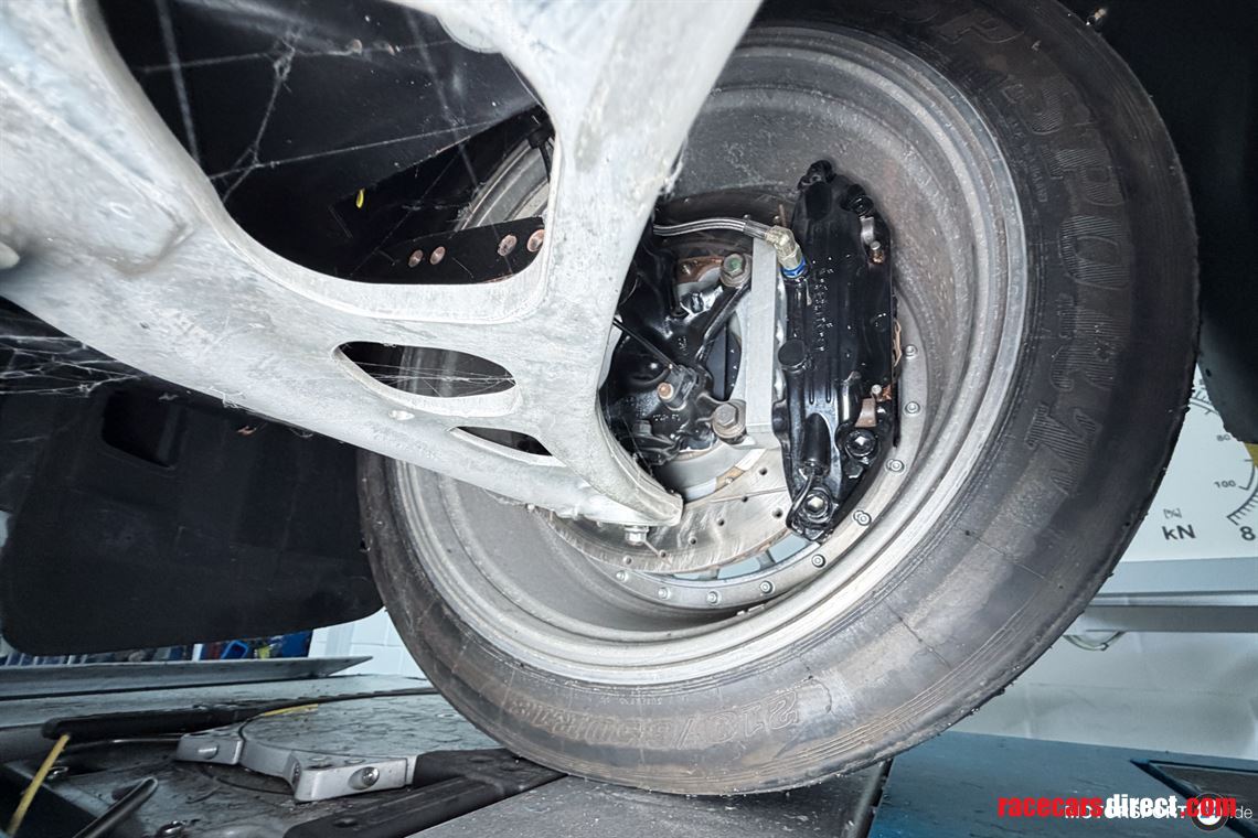 bmw-e46-racecar-with-e36-320i-stw-technic