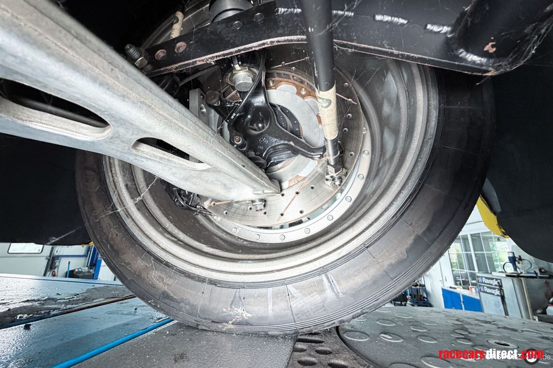 bmw-e46-racecar-with-e36-320i-stw-technic