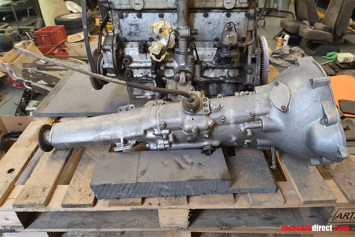 original-bristol-100b2-engine-and-gearbox