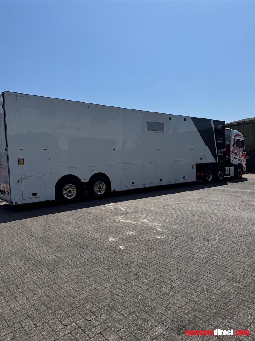 race-transporter-living-trailer