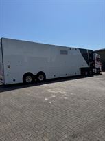 race-transporter-living-trailer