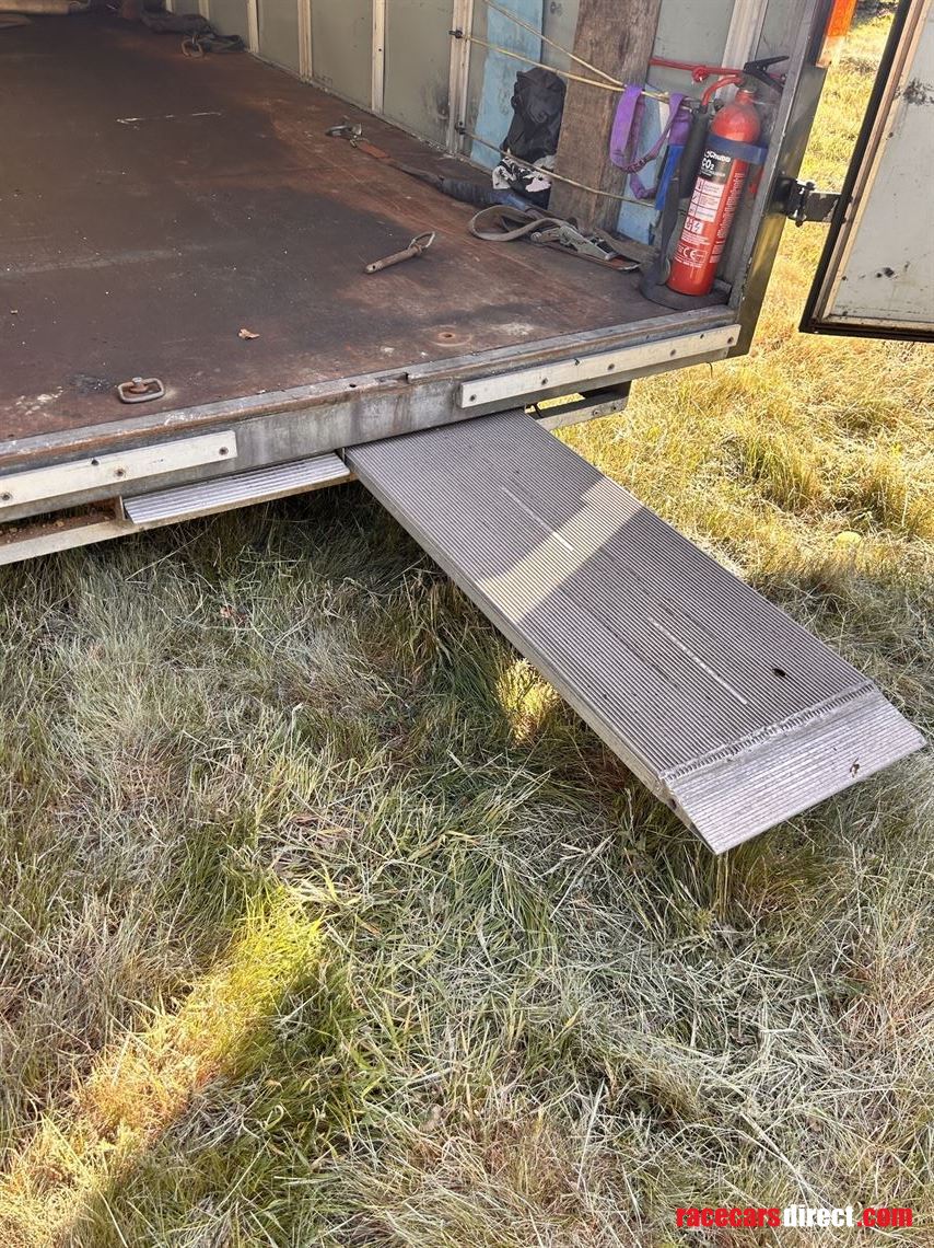 Two aluminium long ramps