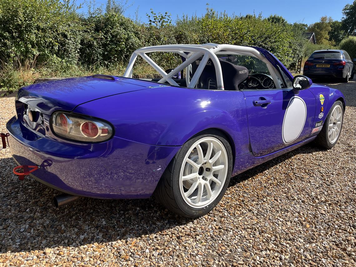 mazda-mx5-nc-supercupmaita-trophy-race-car