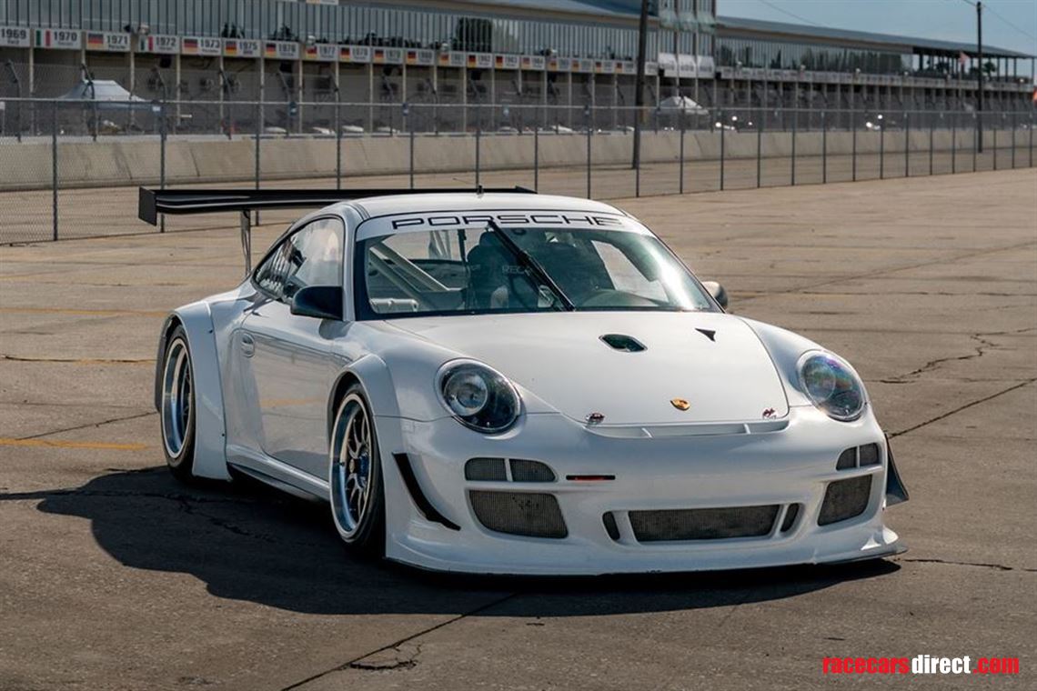 2011-porsche-911-gt3-r