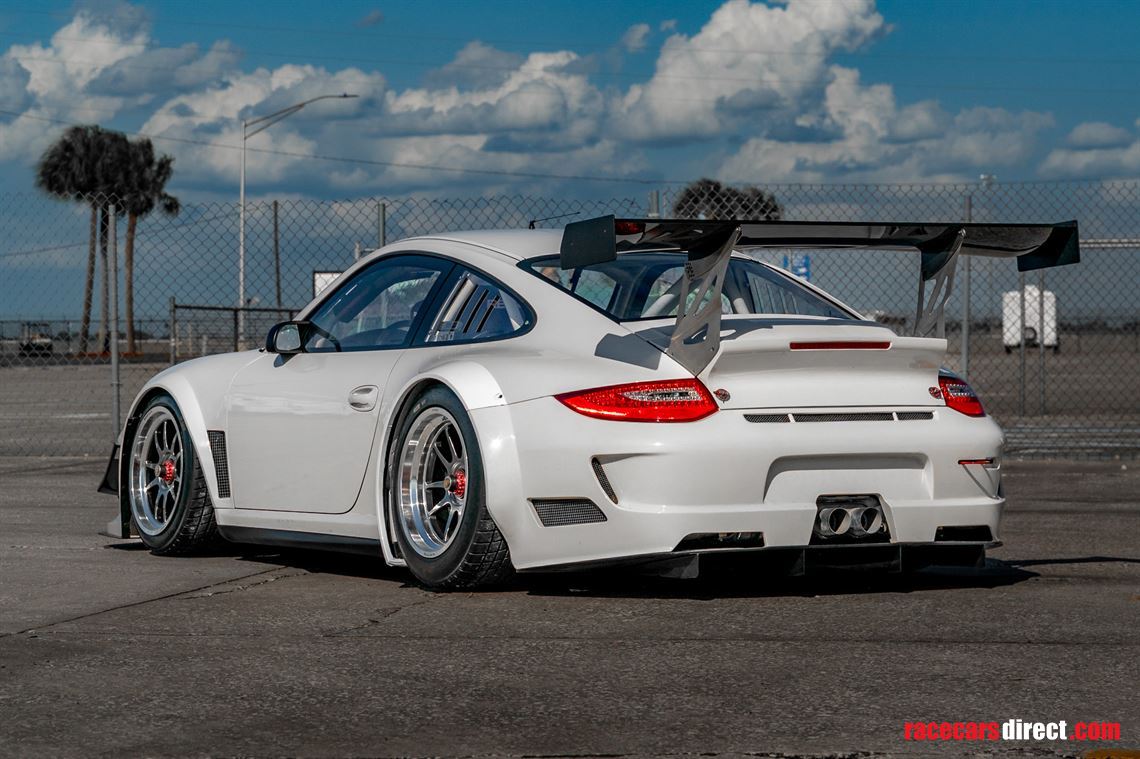 2011-porsche-911-gt3-r