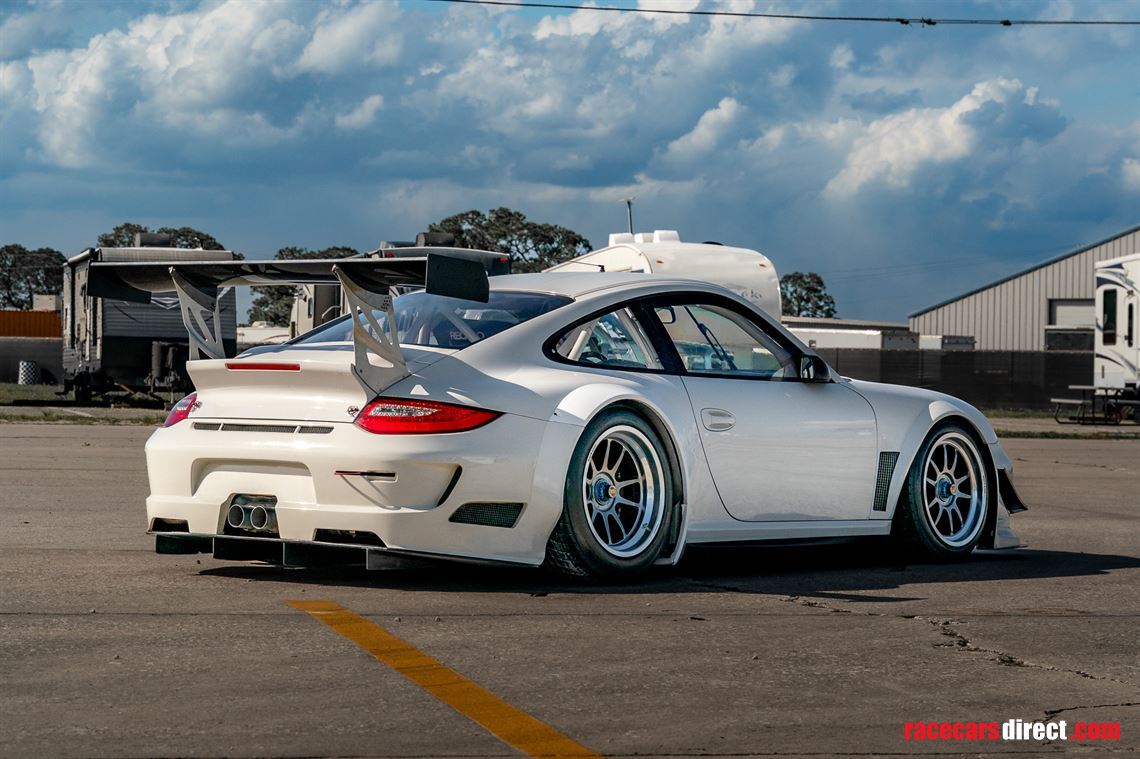 2011-porsche-911-gt3-r