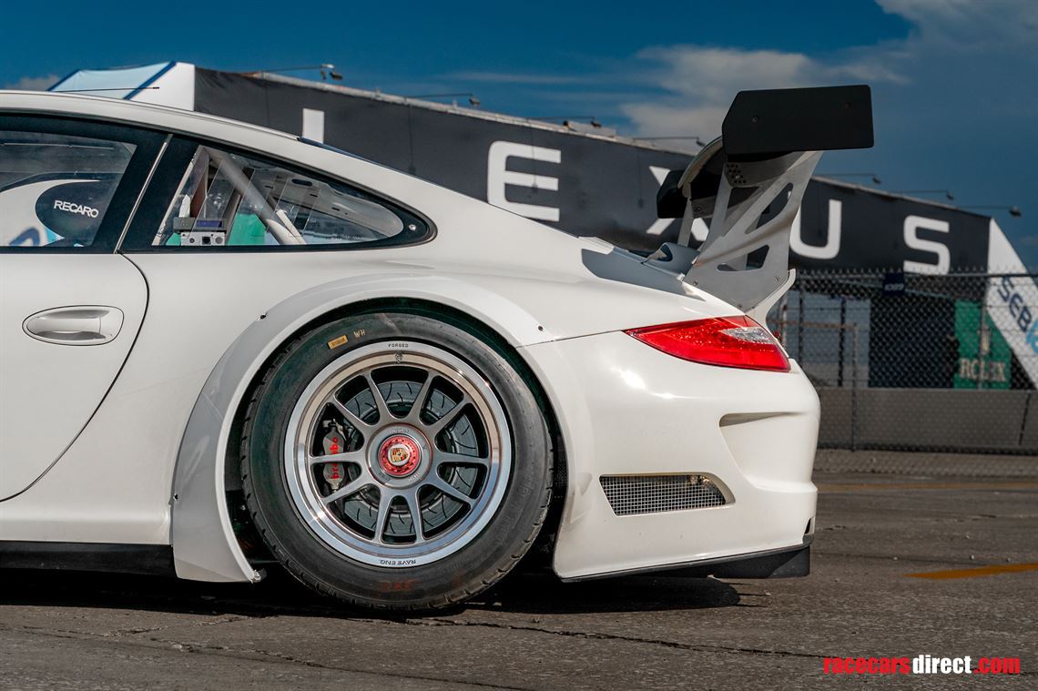 2011-porsche-911-gt3-r