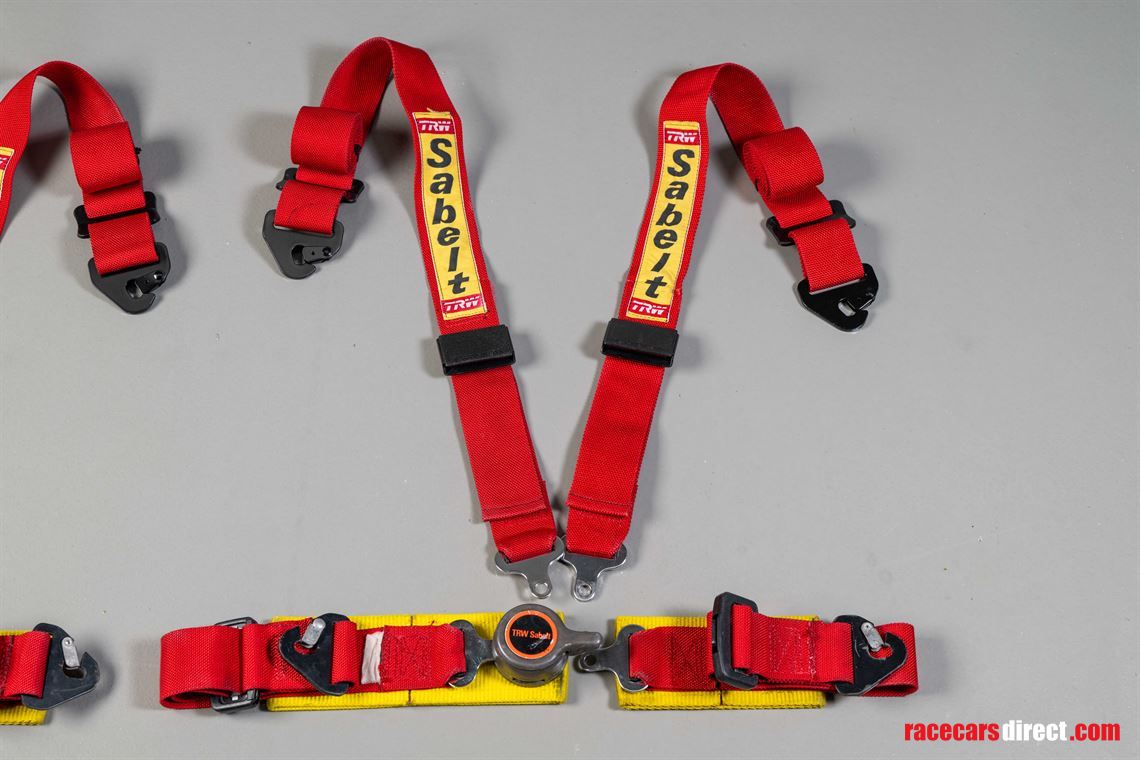 f40lm-sabelt-race-harnesses