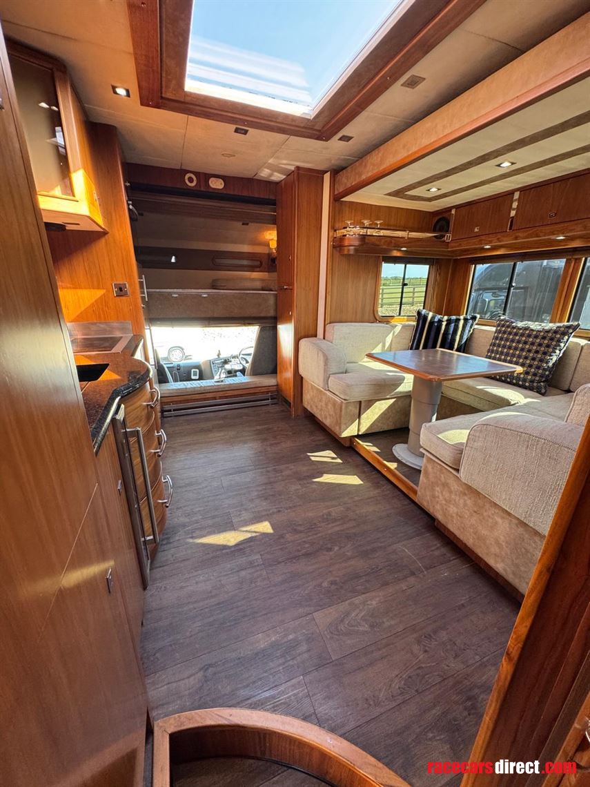 2010-whittaker-horsebox---scania-26-tonne-rea