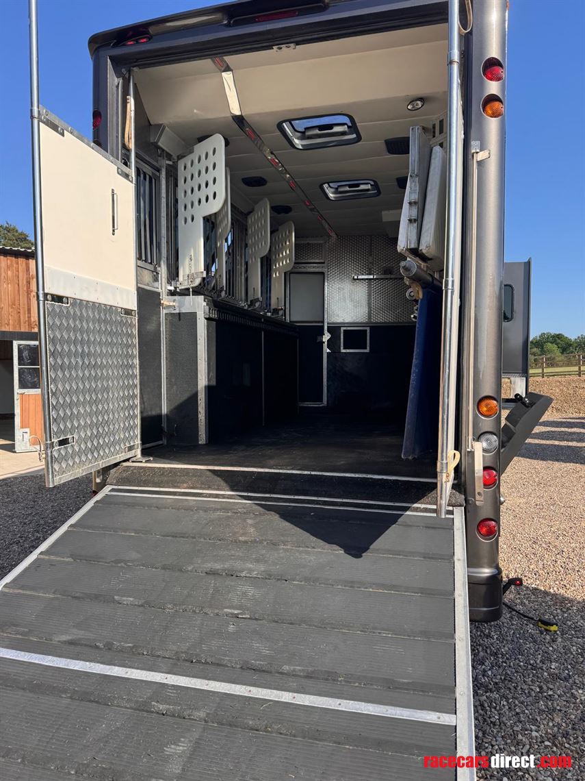 2010-whittaker-horsebox---scania-26-tonne-rea