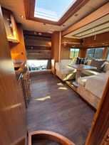 2010-whittaker-horsebox---scania-26-tonne-rea