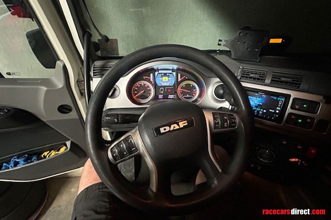 race-trailer-tractor-unit-daf-euro-6-optional