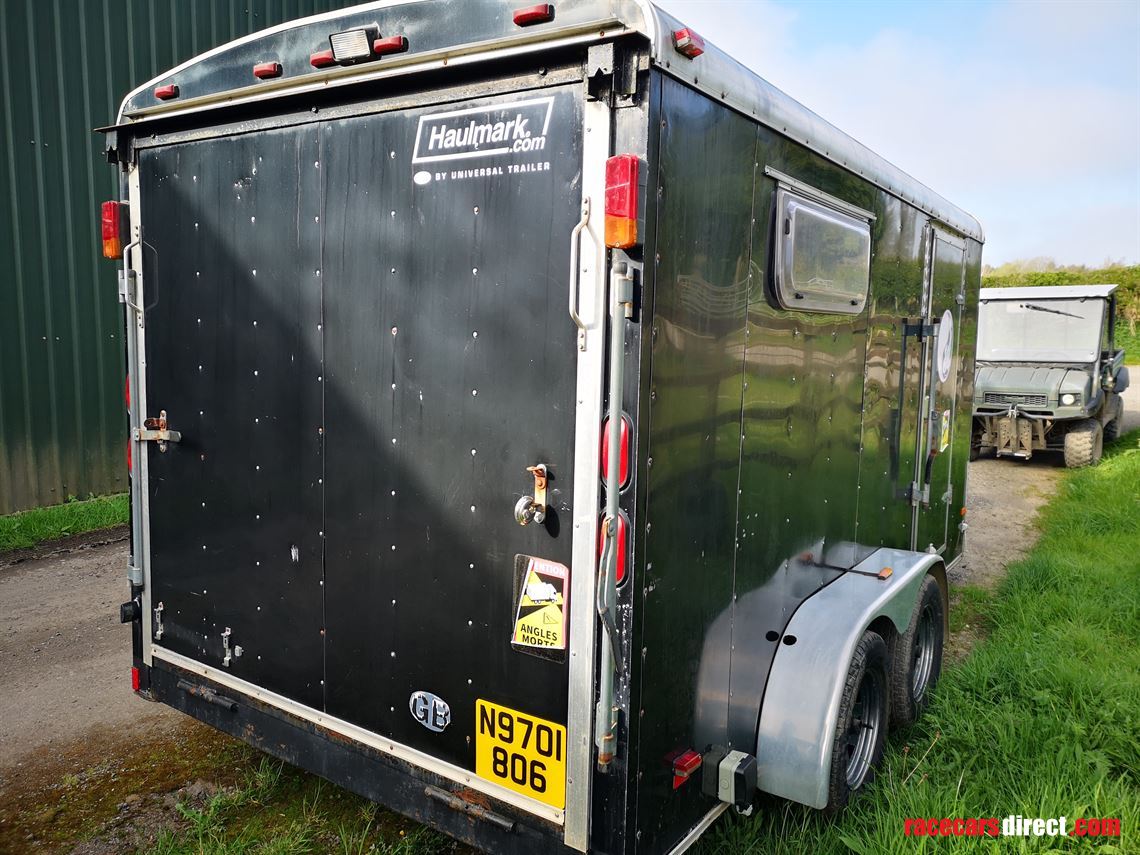 race-trailer-with-accommodation-karting-track