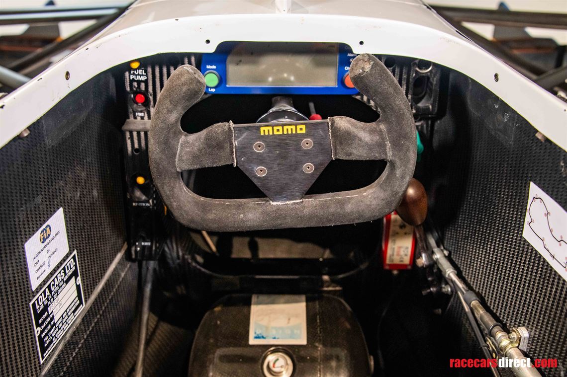 f1-lola-t9730-mastercard-full-running-car