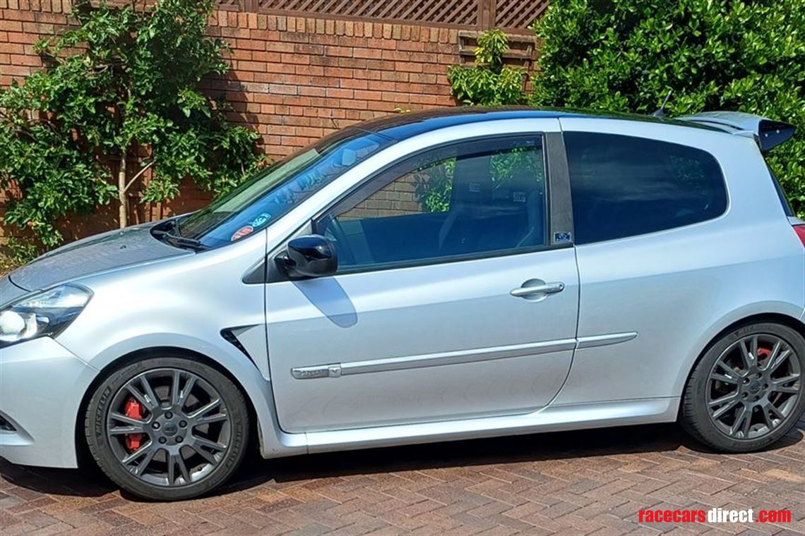 2011-renaultsport-clio-rs200-siverstone-gp