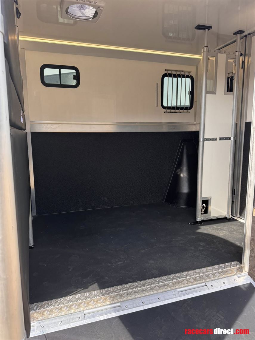 2025-ice-horsebox-395t-new-build