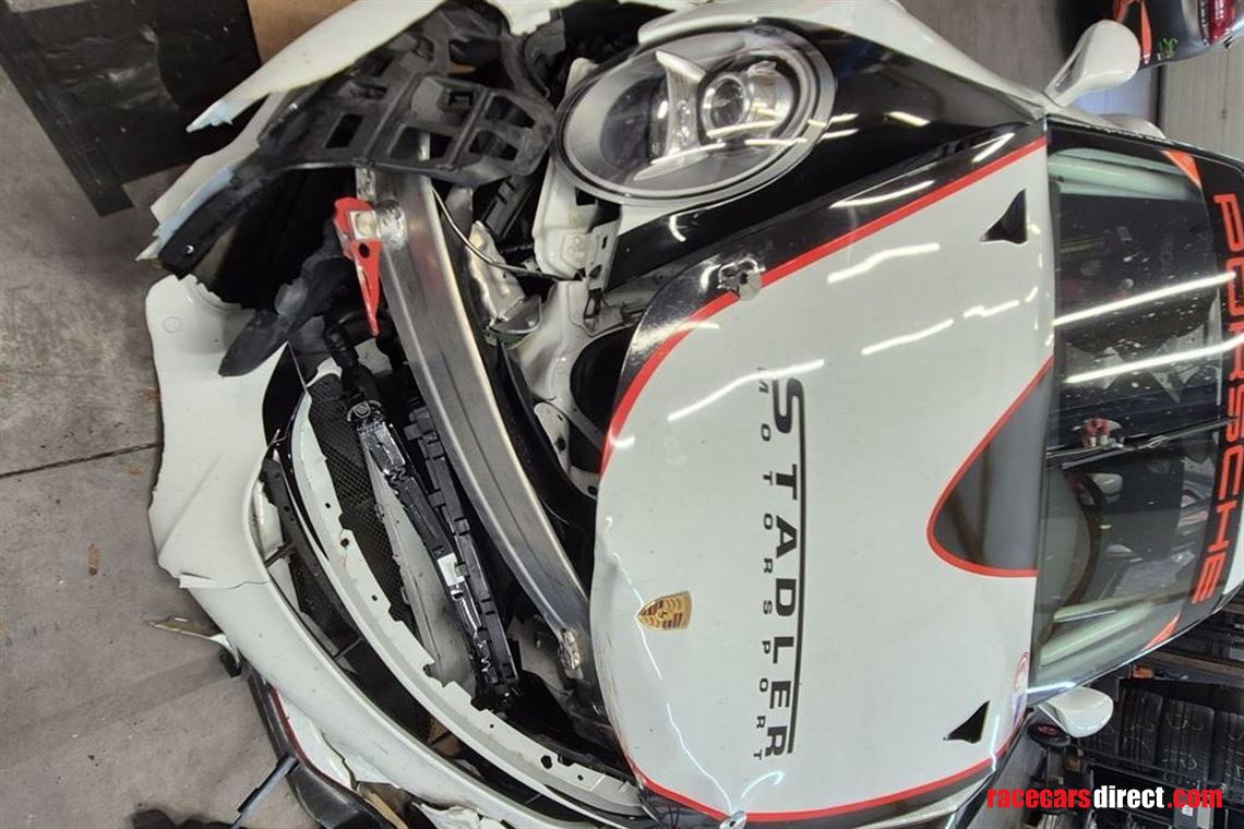 porsche-gt3-cup-9911-accident-damaged-car