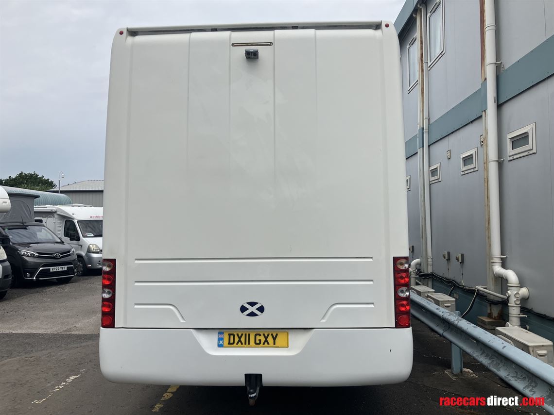 2011-niesmann-bischoff-8000i-lw-garage-motorh