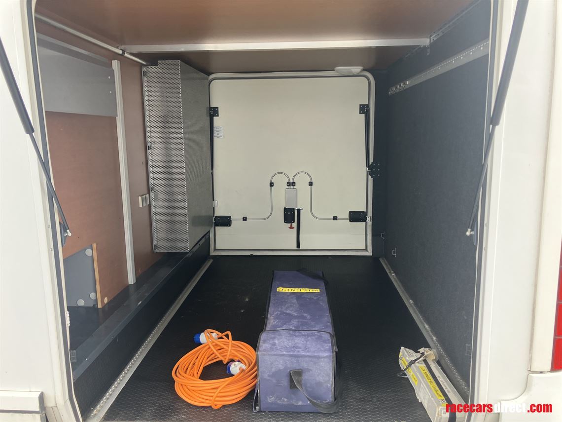 2011-niesmann-bischoff-8000i-lw-garage-motorh