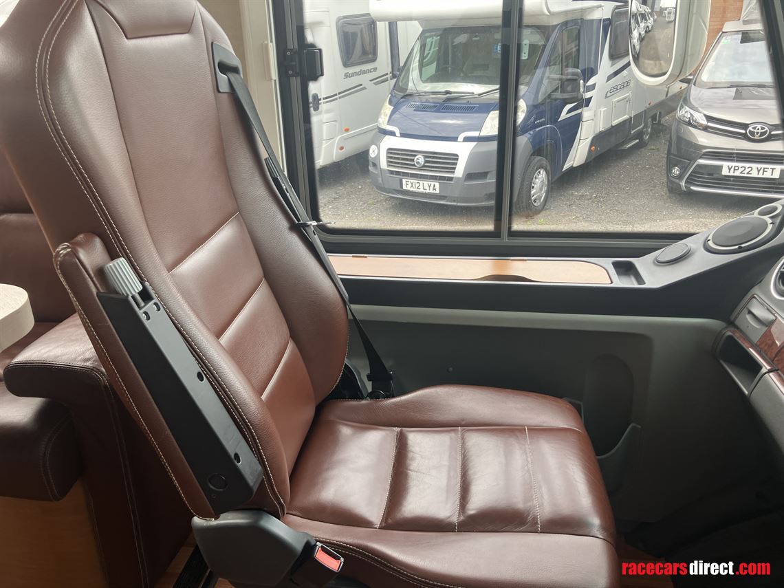 2011-niesmann-bischoff-8000i-lw-garage-motorh