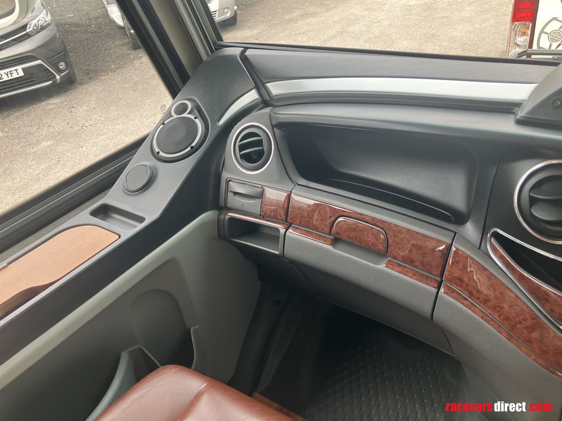 2011-niesmann-bischoff-8000i-lw-garage-motorh