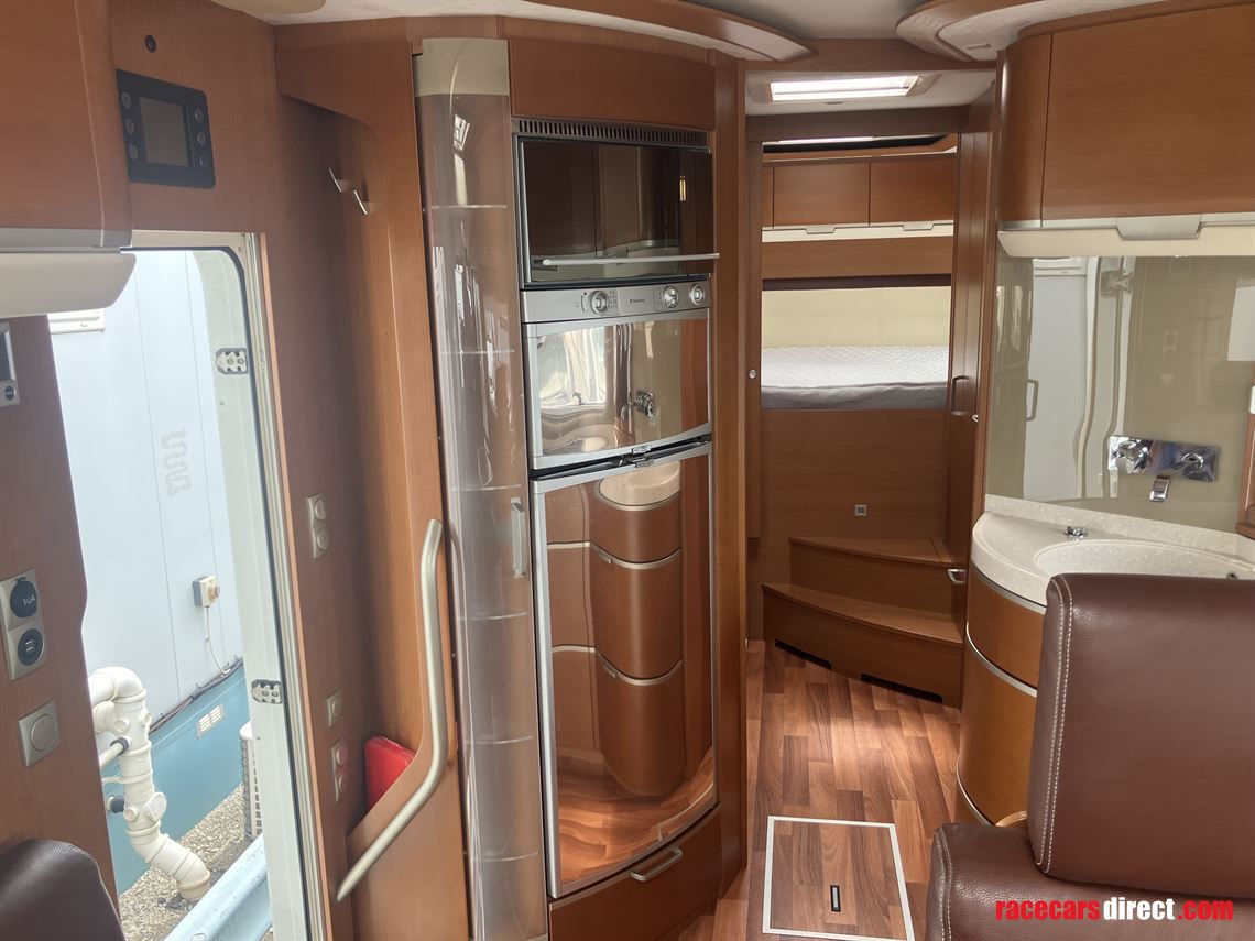 2011-niesmann-bischoff-8000i-lw-garage-motorh