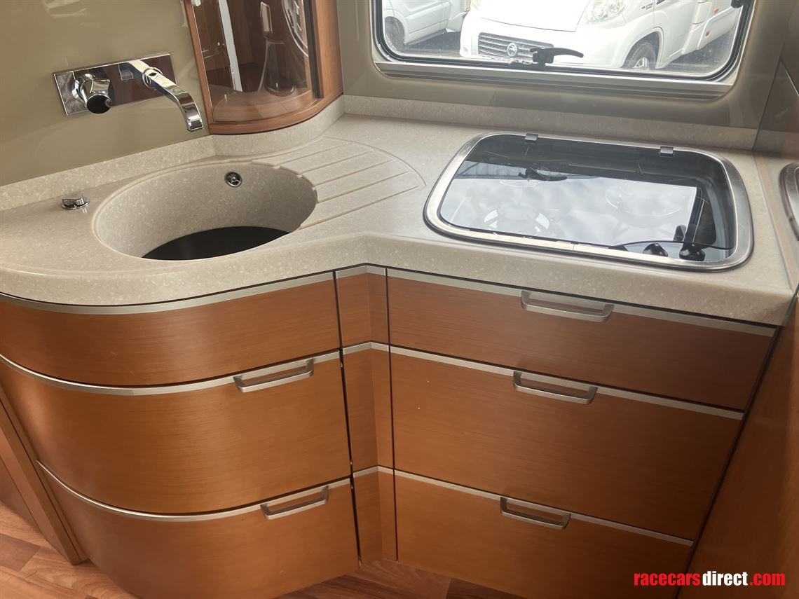 2011-niesmann-bischoff-8000i-lw-garage-motorh