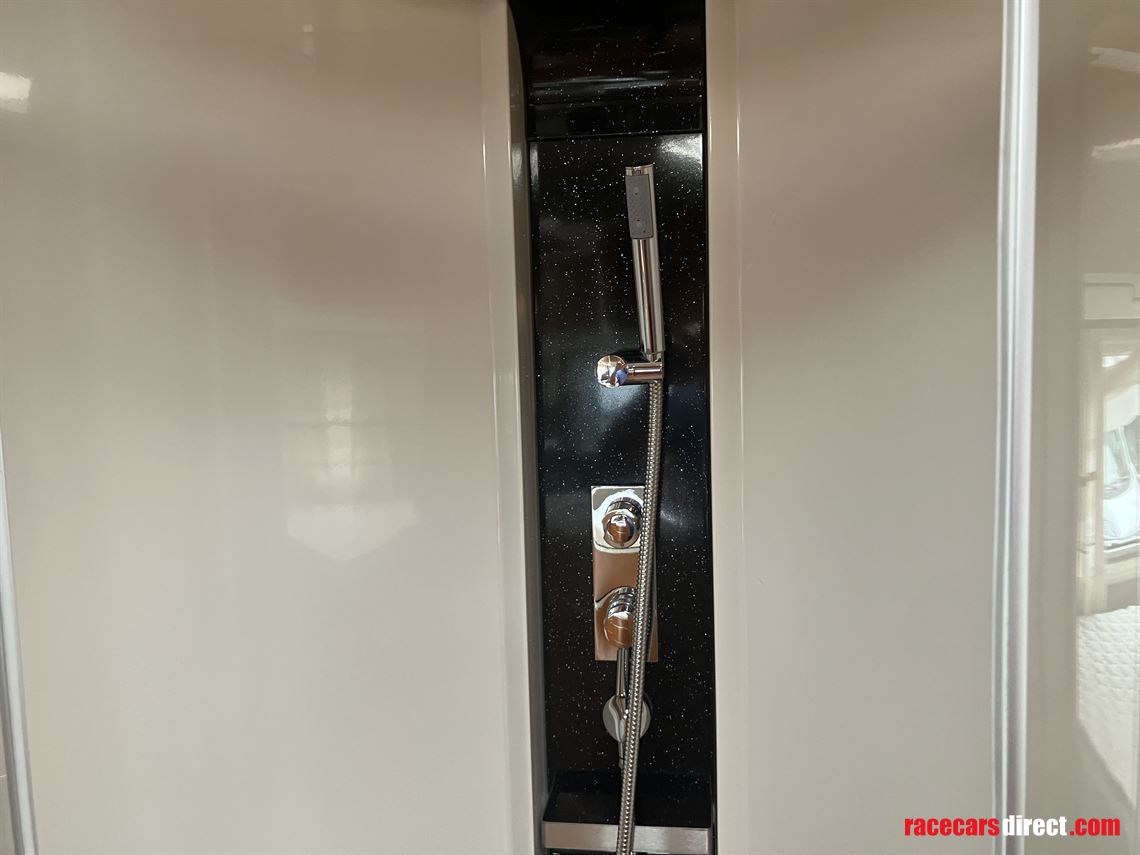 2011-niesmann-bischoff-8000i-lw-garage-motorh