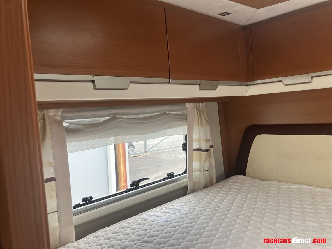 2011-niesmann-bischoff-8000i-lw-garage-motorh