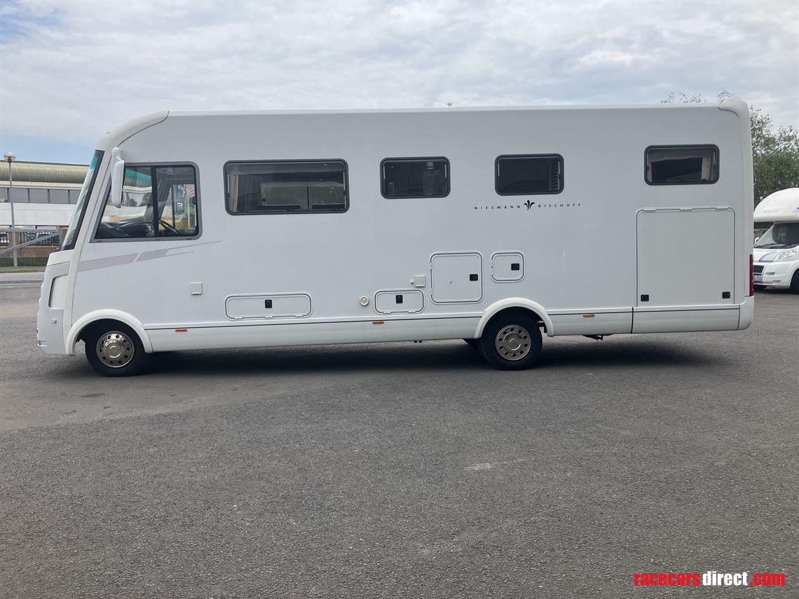 2011-niesmann-bischoff-8000i-lw-garage-motorh