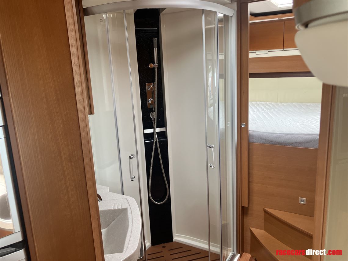 2011-niesmann-bischoff-8000i-lw-garage-motorh