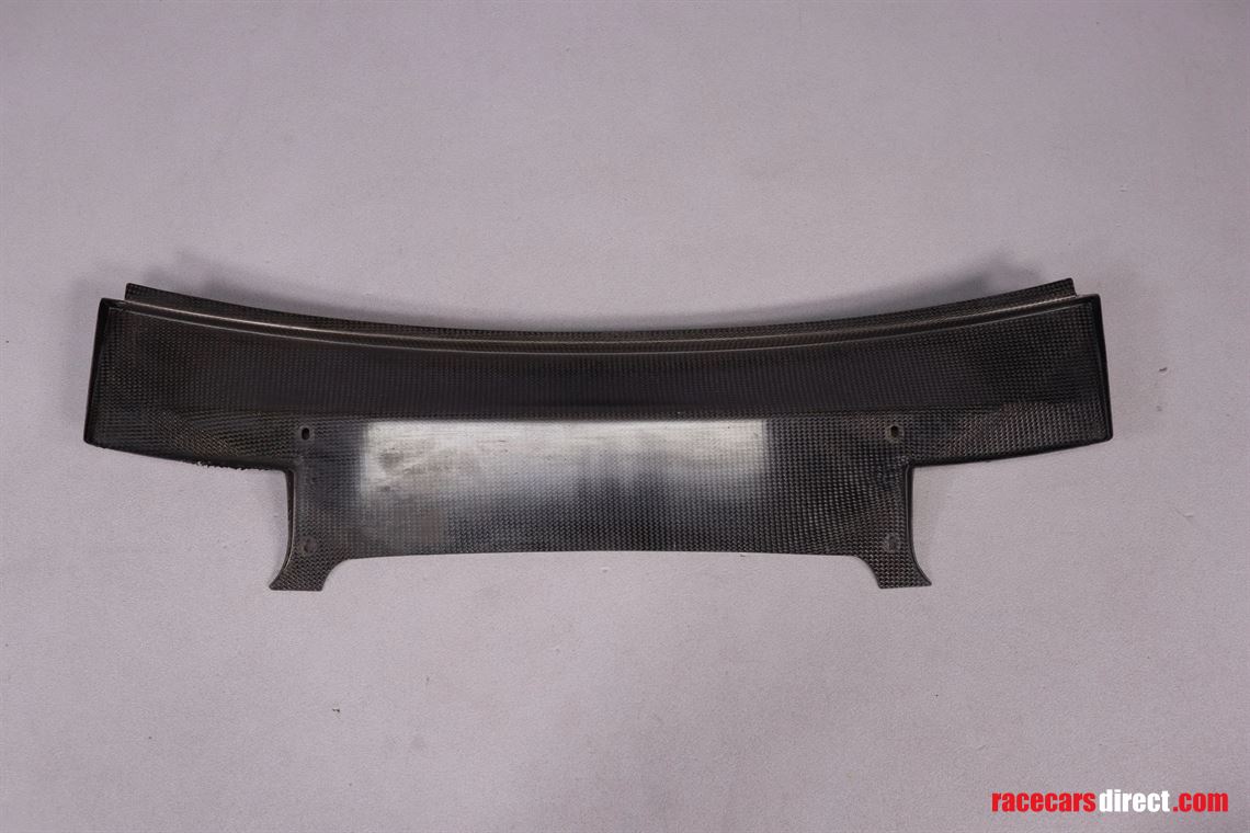 carbon-cover-in-the-bonnet-area