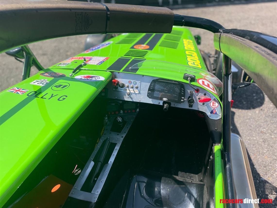 caterham-race-car-2lr-duratec