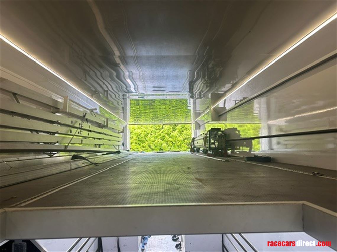 iveco-tractor-unit-and-trailer