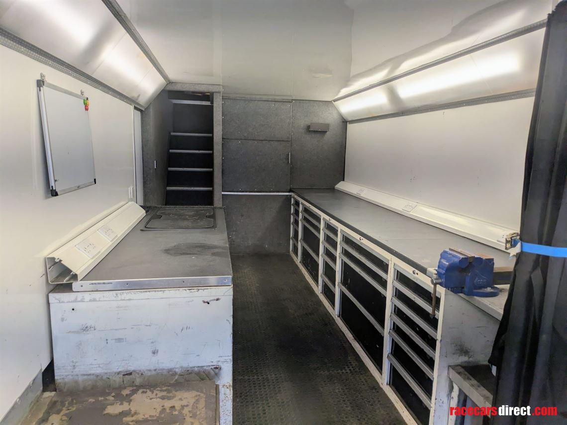 race-trailer-tractor-unit