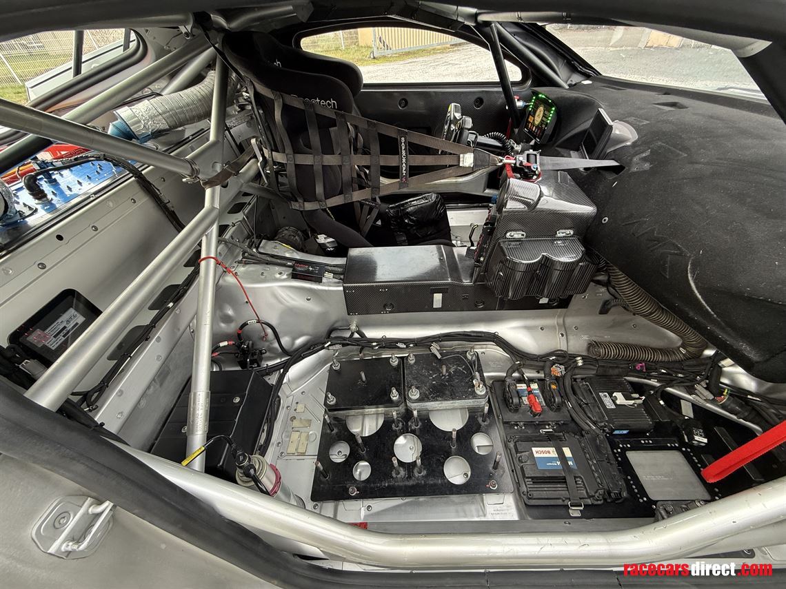 aston-martin-gt4