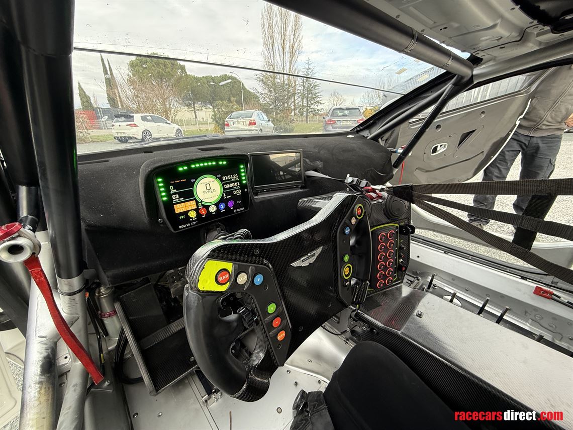 aston-martin-gt4