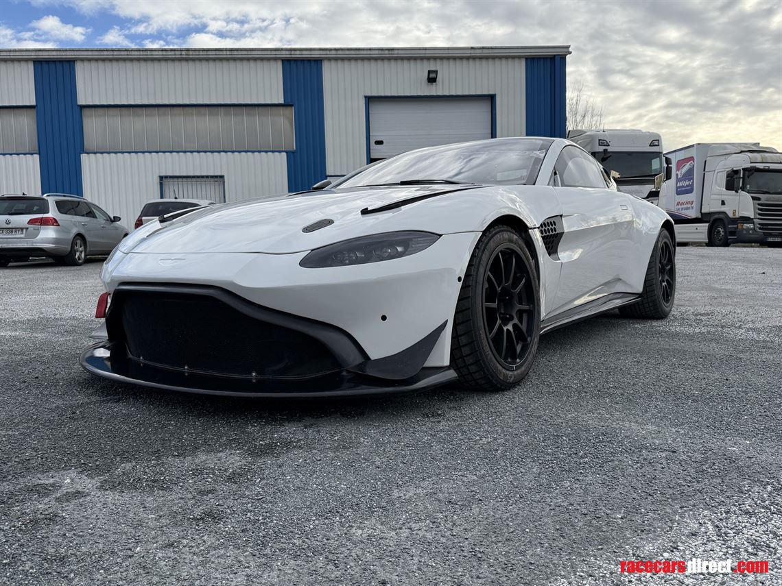 aston-martin-gt4