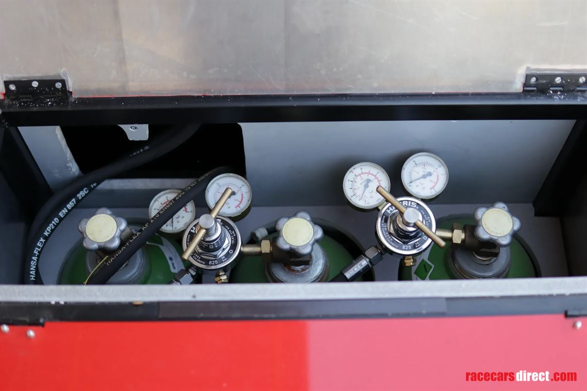 motorsport-pit-lane-gallows-truck