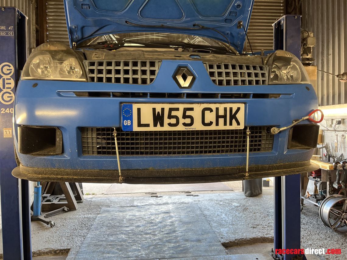 left-hand-clio-182