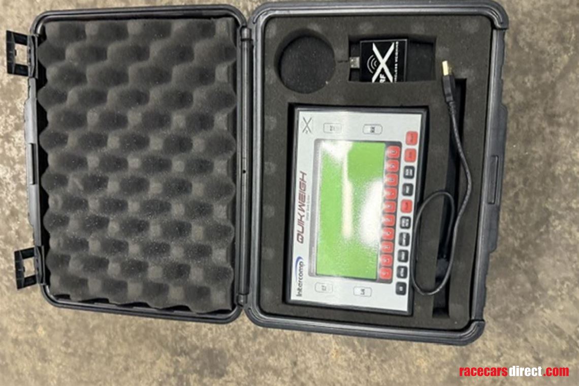 wireless-intercomp-scales-with-set-up-pads
