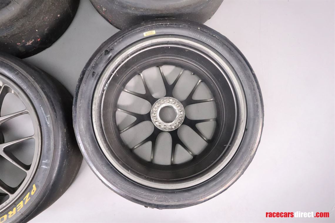 ferrari-599xx-wheel-set-with-pirelli-slicks