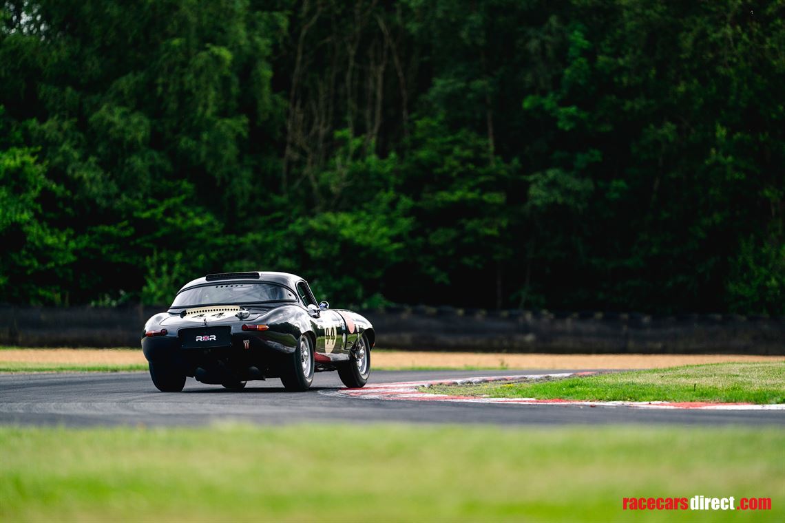 jaguar-e-type-semi-lightweight
