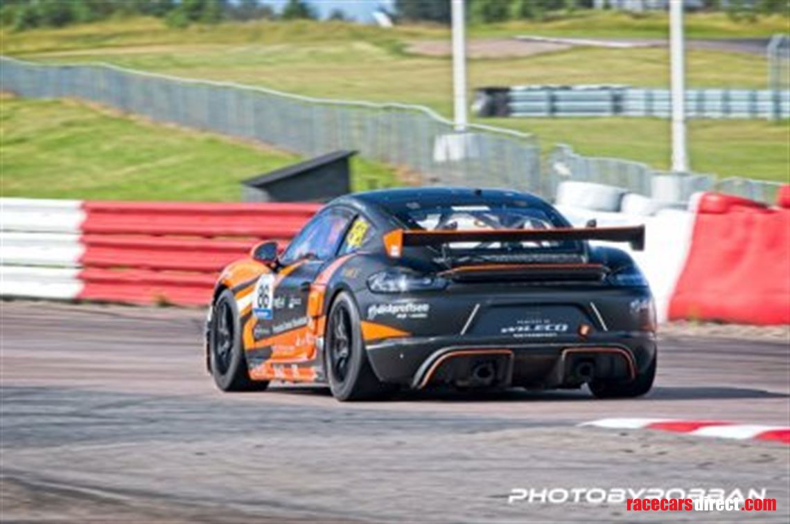 porsche-718-gt4-clubsport-mr