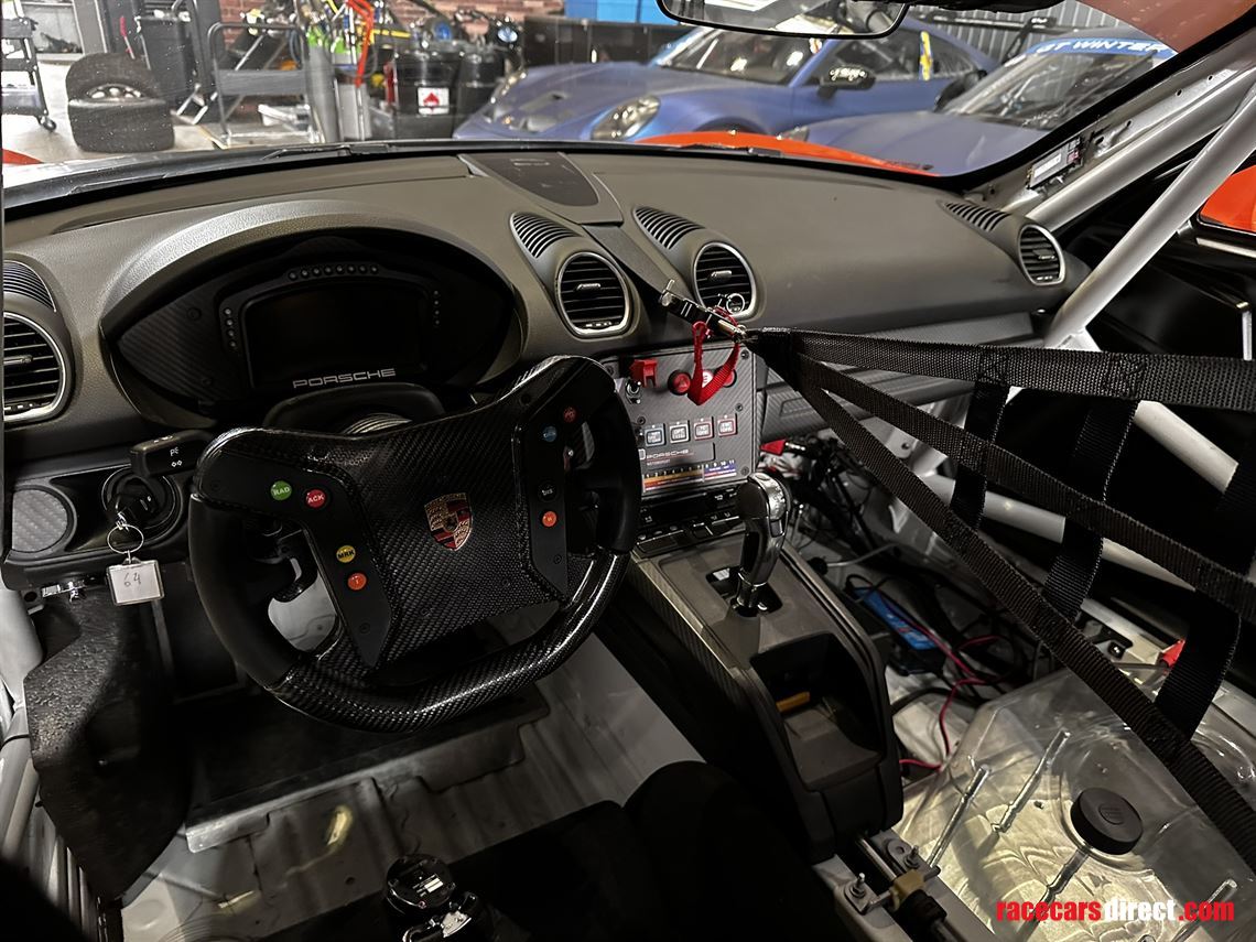 porsche-718-gt4-clubsport-mr