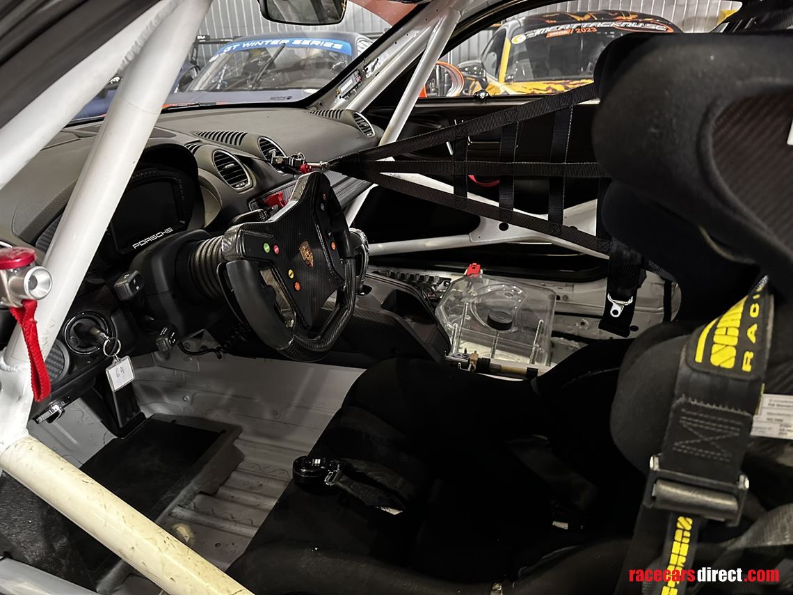porsche-718-gt4-clubsport-mr