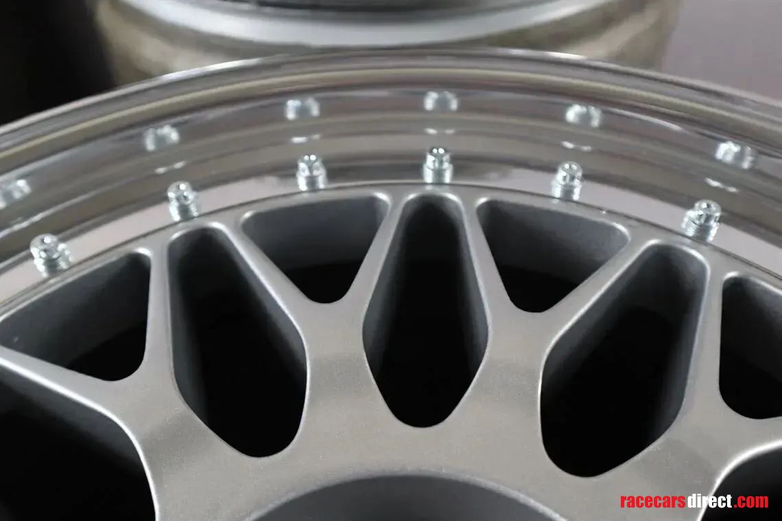 lola-b2k10-wheels