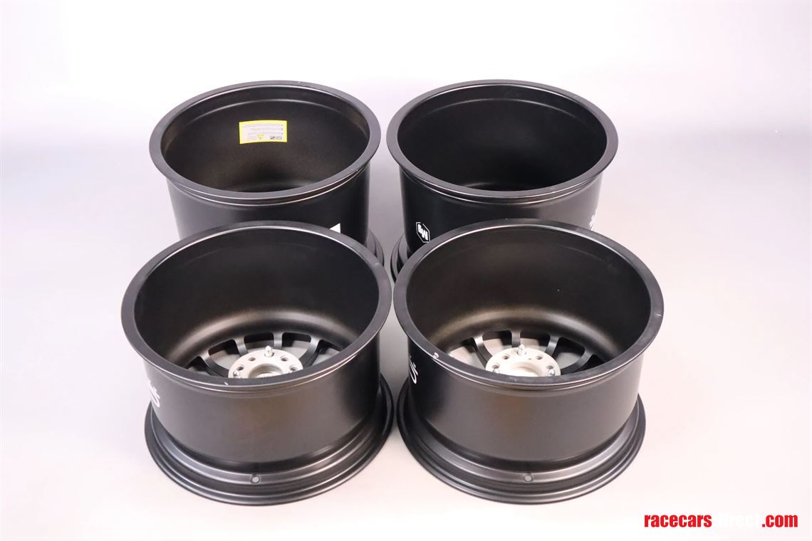audi-r8-gt3-lms-18-set-of-wheels-black-new