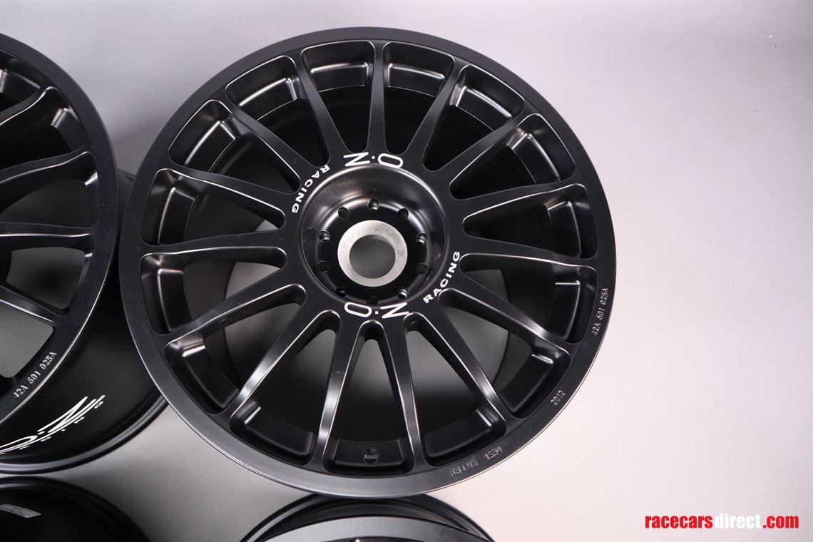 audi-r8-gt3-lms-18-set-of-wheels-black-new
