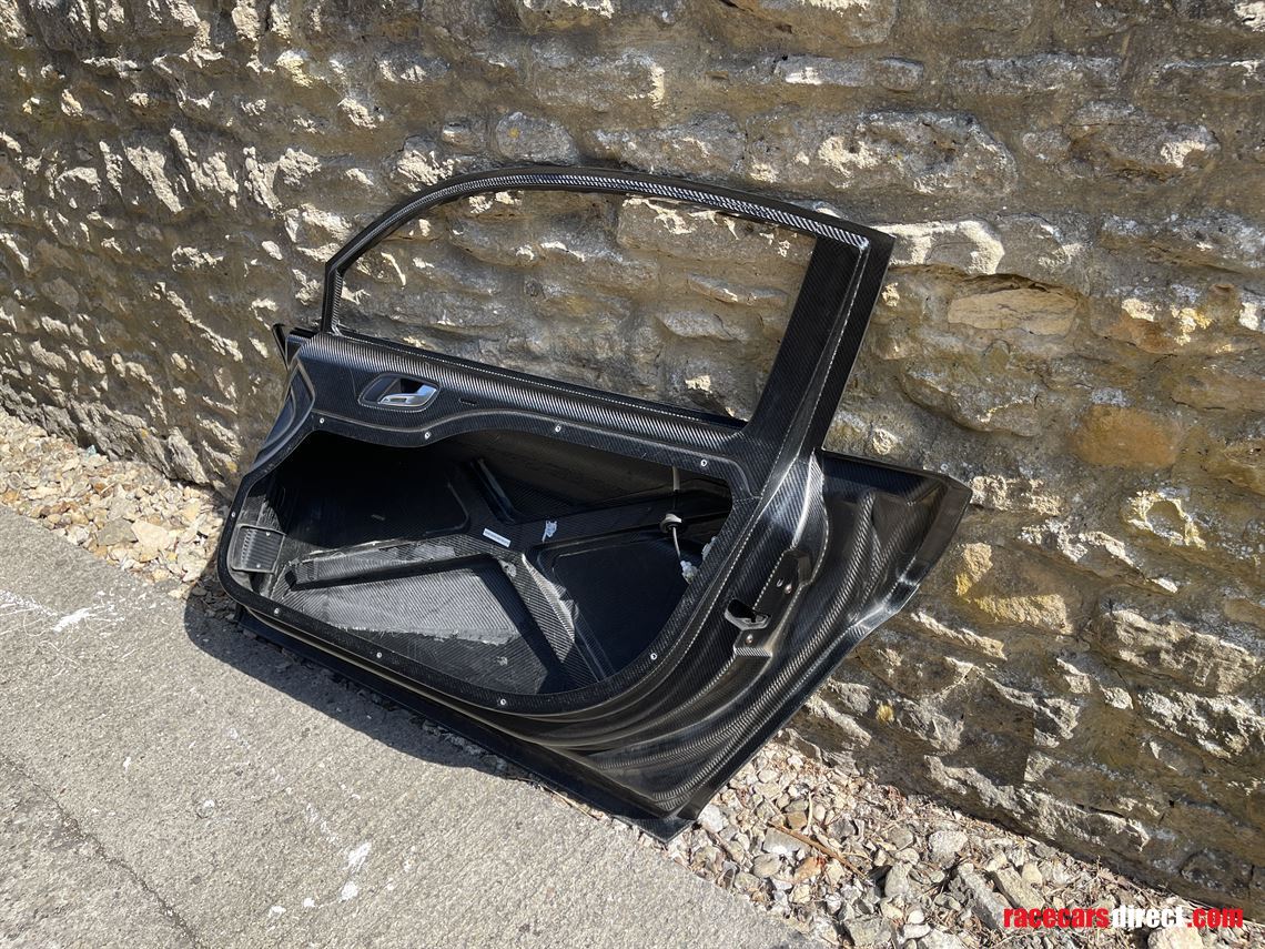 audi-r8-lms-ultra-gt3-carbon-door